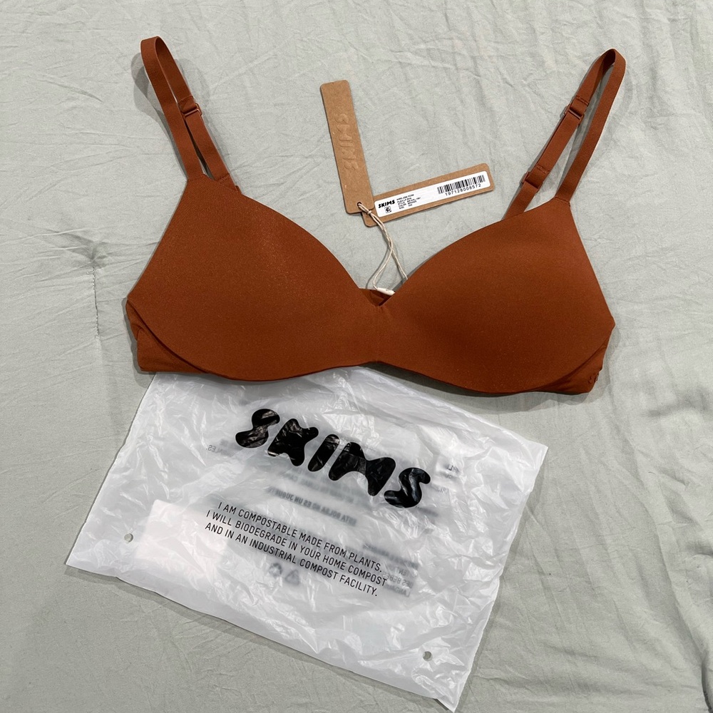 SKIMS wireless form push up plunge bra